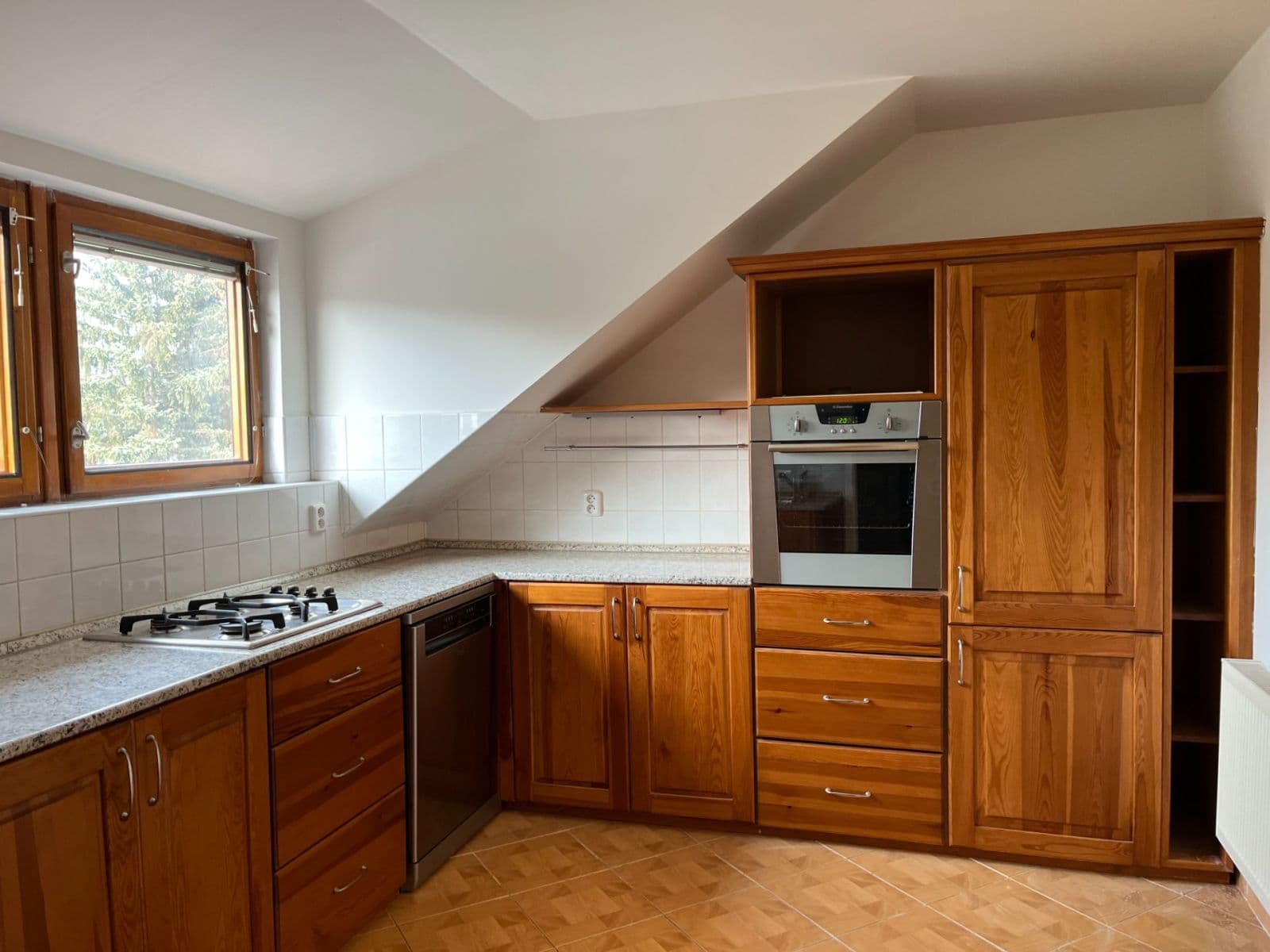 3 bedroom flat to rent, 120 m², Havlíčkovo nám., Kladno, Středočeský Region 3 bedroom flat to rent, 120 m², Havlíčkovo nám., Kladno, Středočeský Region