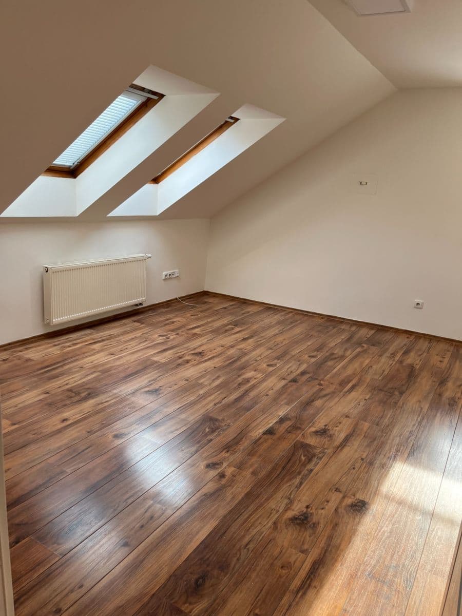 3 bedroom flat to rent, 120 m², Havlíčkovo nám., Kladno, Středočeský Region 3 bedroom flat to rent, 120 m², Havlíčkovo nám., Kladno, Středočeský Region