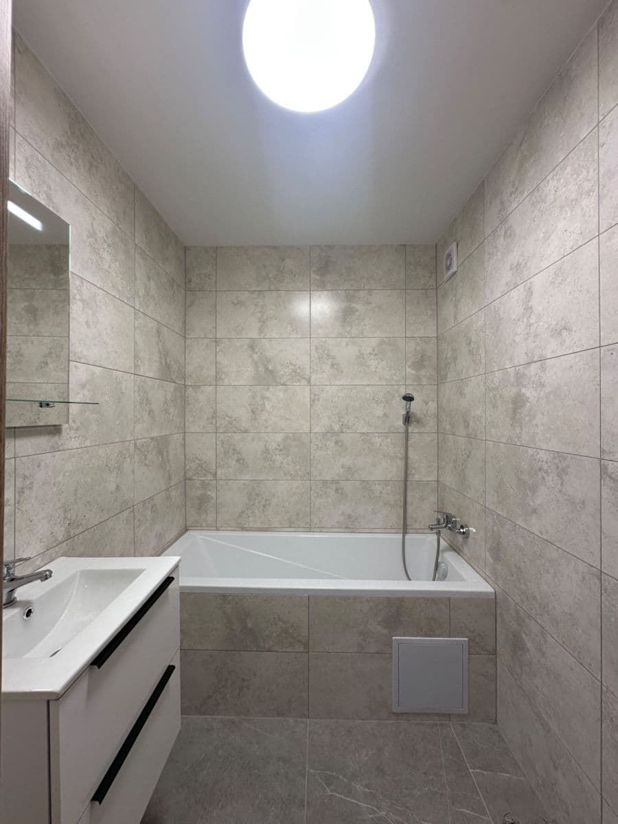 2 bedroom with open-plan kitchen flat to rent, 81 m², Livornská, Prague, Prague 2 bedroom with open-plan kitchen flat to rent, 81 m², Livornská, Prague, Prague