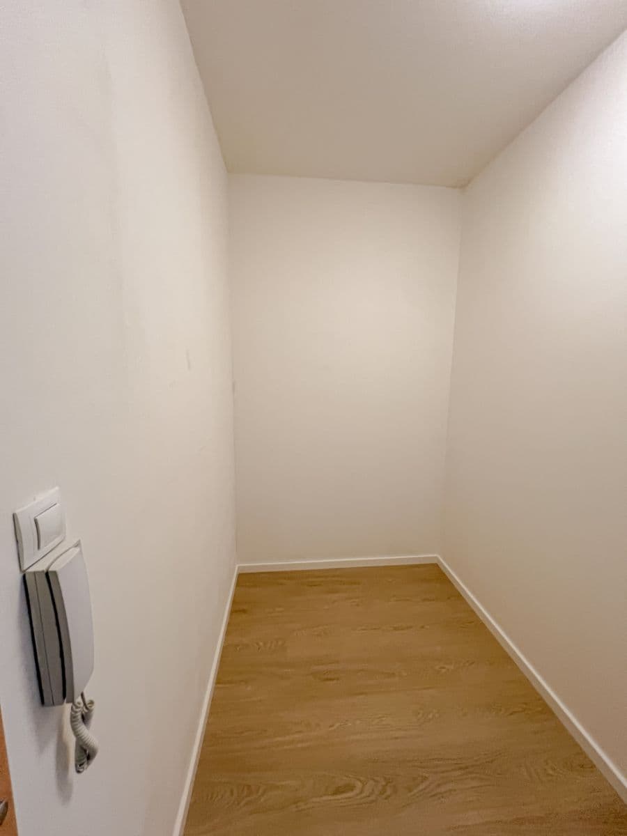 Studio flat to rent, 41 m², Poděbradská, Prague, Prague Studio flat to rent, 41 m², Poděbradská, Prague, Prague