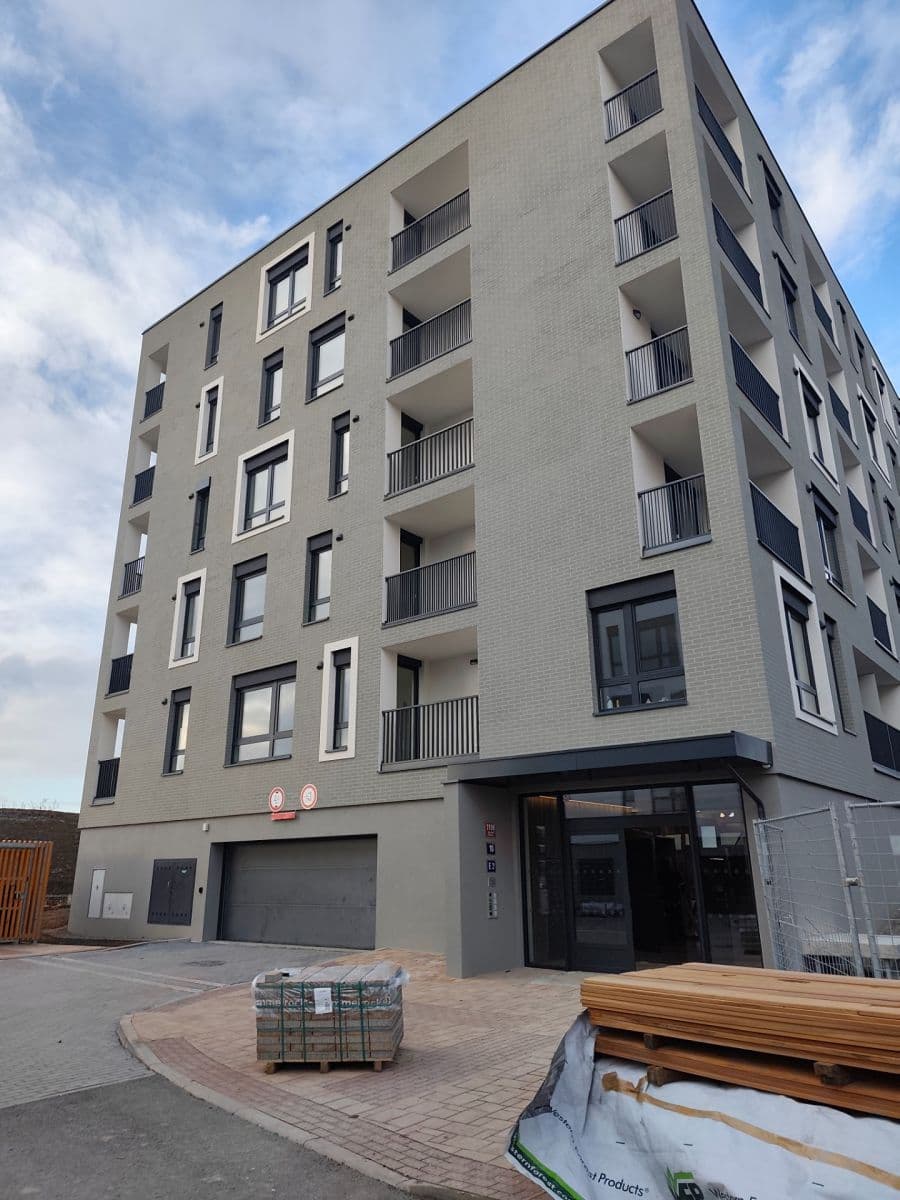 1 bedroom with open-plan kitchen flat to rent, 52 m², Stočesova, Prague, Prague 1 bedroom with open-plan kitchen flat to rent, 52 m², Stočesova, Prague, Prague