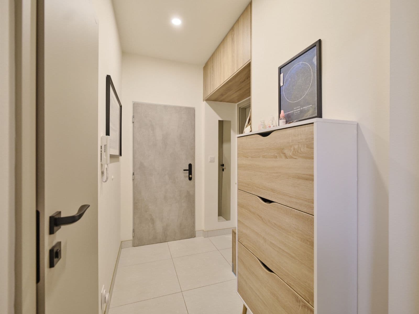 2 bedroom with open-plan kitchen flat to rent, 65 m², Svojetická, Prague, Prague 2 bedroom with open-plan kitchen flat to rent, 65 m², Svojetická, Prague, Prague