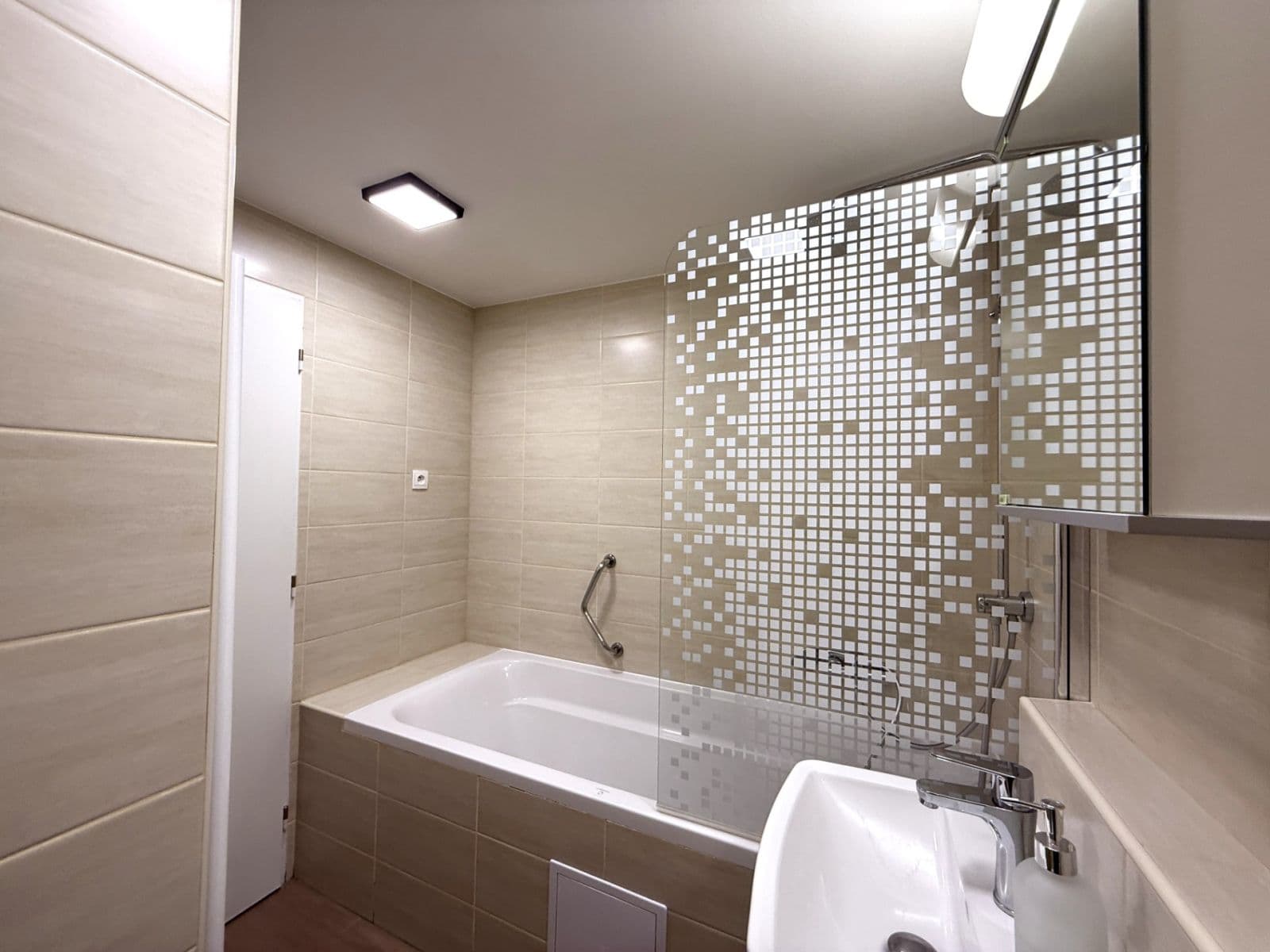 1 bedroom with open-plan kitchen flat for sale, 43 m², Hnězdenská, Prague, Prague 1 bedroom with open-plan kitchen flat for sale, 43 m², Hnězdenská, Prague, Prague