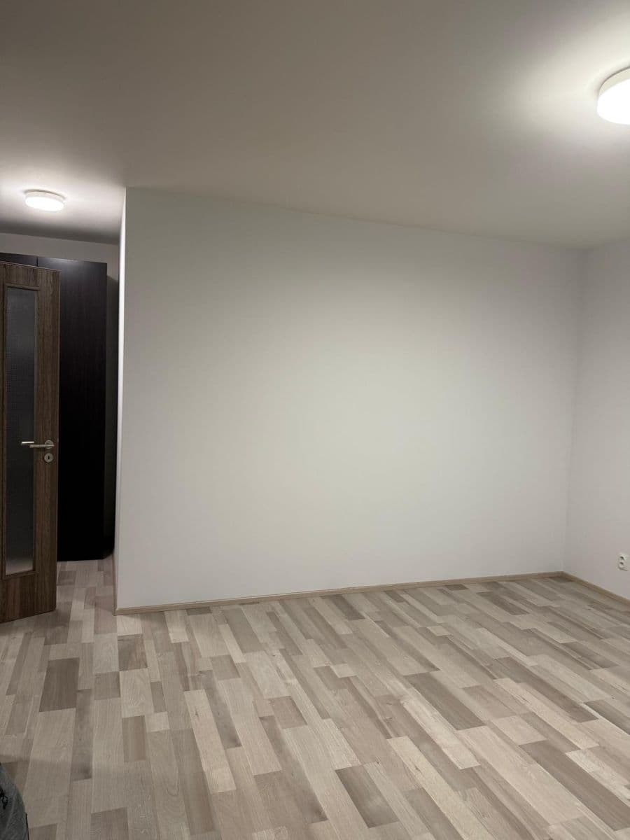 Studio flat to rent, 33 m², Strnadových, Prague, Prague Studio flat to rent, 33 m², Strnadových, Prague, Prague