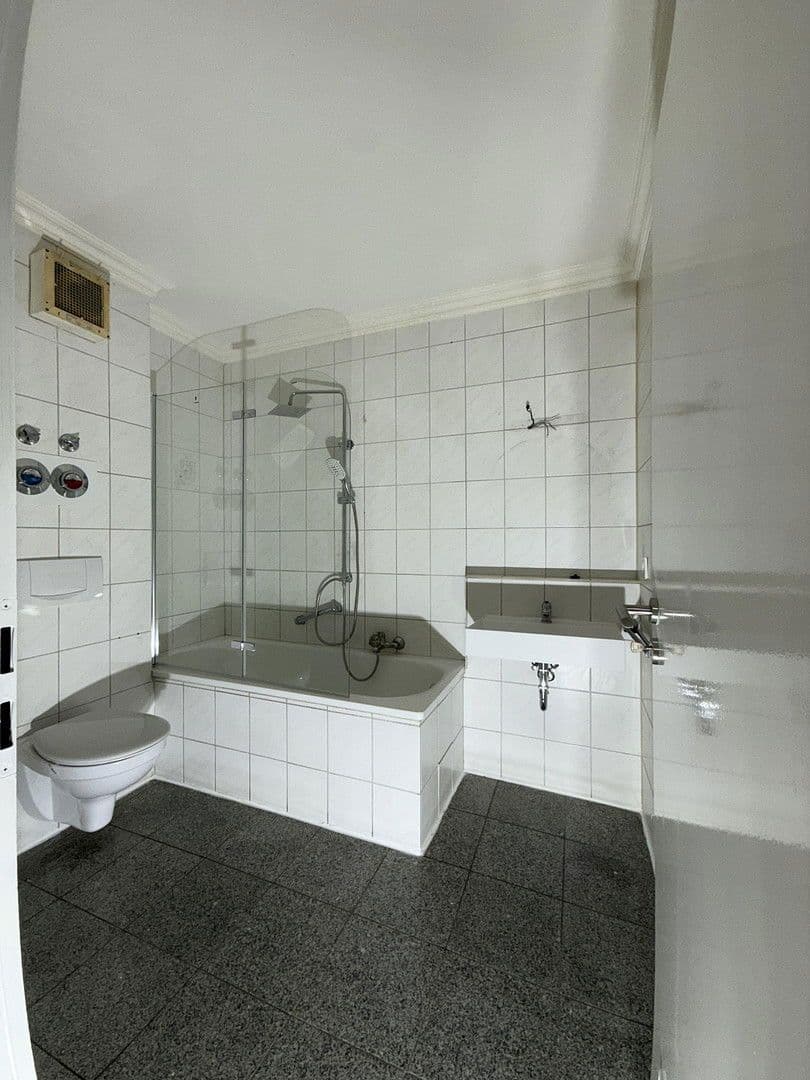 1 bedroom with open-plan kitchen flat to rent, 65 m², Prinzregentenstraße 39, Ludwigshafen am Rhein, Rhineland-Palatinate 1 bedroom with open-plan kitchen flat to rent, 65 m², Prinzregentenstraße 39, Ludwigshafen am Rhein, Rhineland-Palatinate