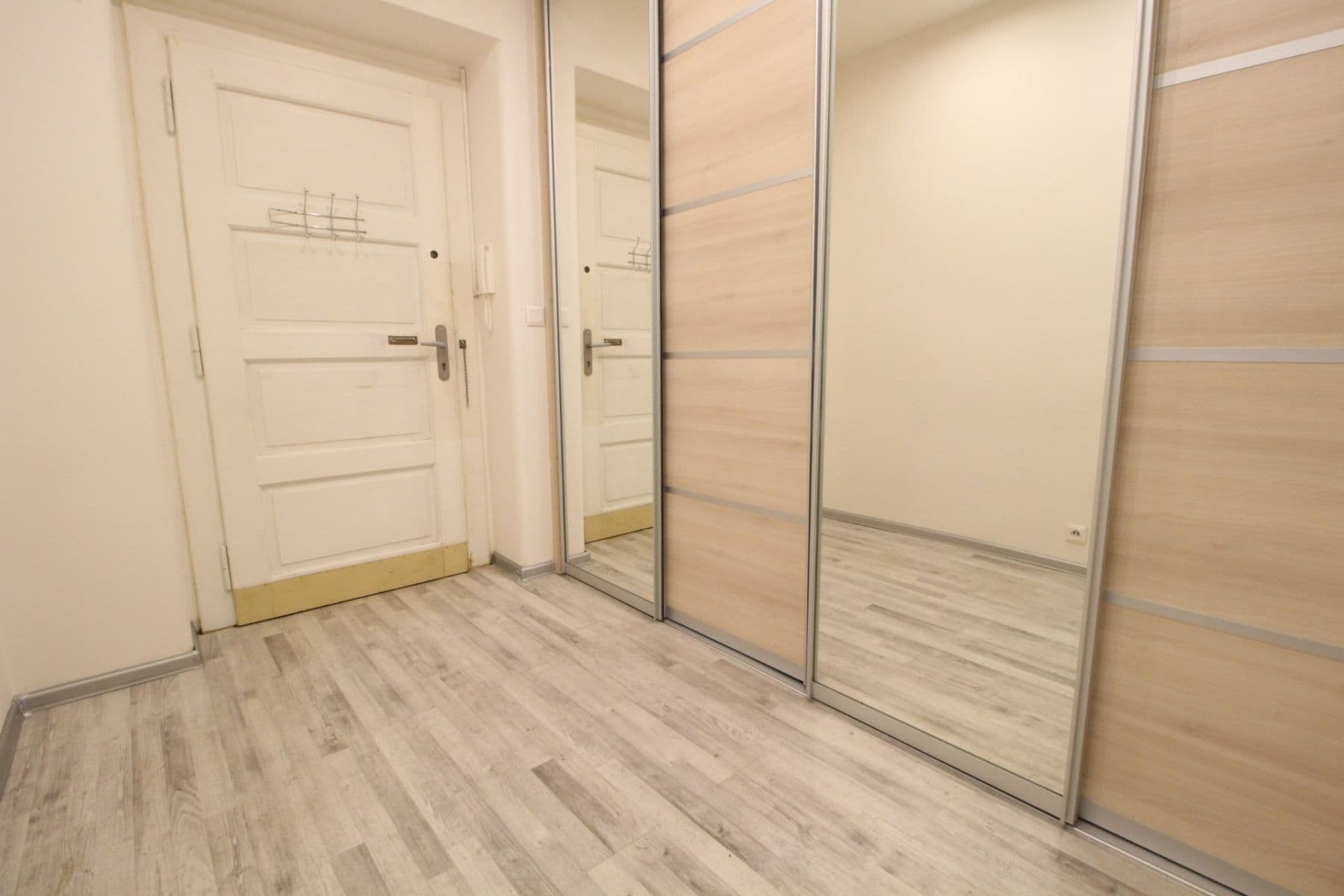 1 bedroom with open-plan kitchen flat to rent, 54 m², Štěpánkova, Beroun, Středočeský Region 1 bedroom with open-plan kitchen flat to rent, 54 m², Štěpánkova, Beroun, Středočeský Region