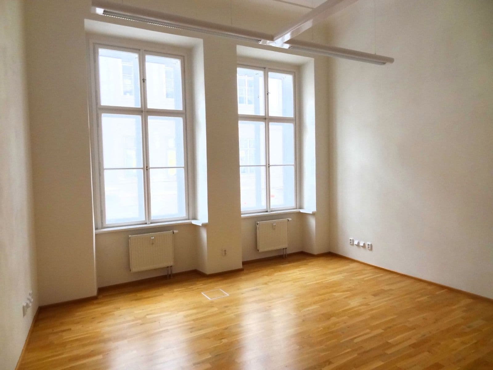 office to rent, 28 m², Karmelitská, Prague, Prague office to rent, 28 m², Karmelitská, Prague, Prague