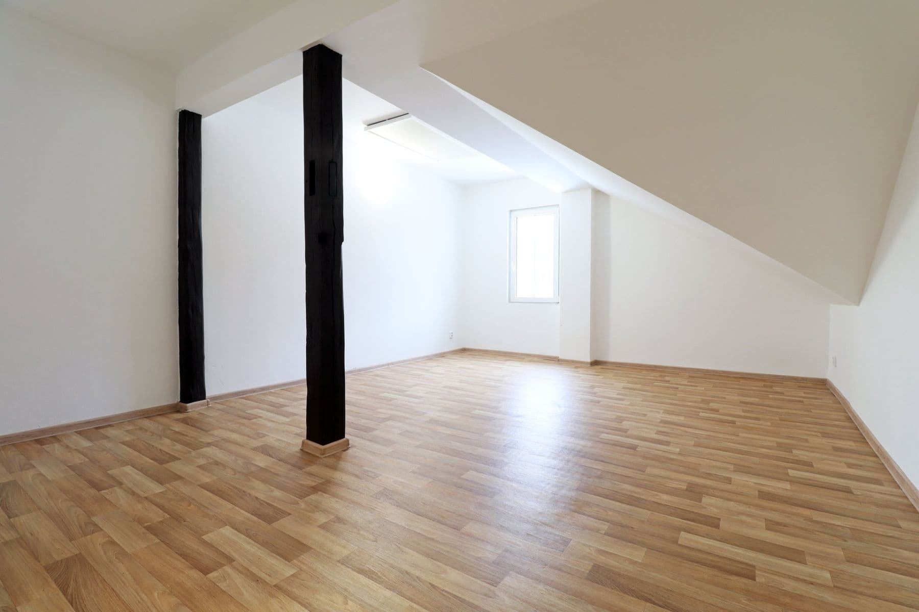 2 bedroom with open-plan kitchen flat to rent, 85 m², Jílové u Prahy, Středočeský Region 2 bedroom with open-plan kitchen flat to rent, 85 m², Jílové u Prahy, Středočeský Region