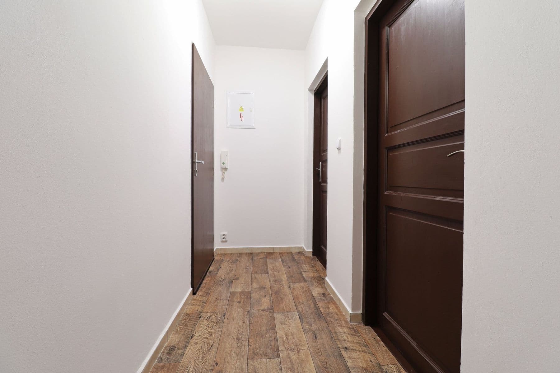 2 bedroom with open-plan kitchen flat to rent, 85 m², Jílové u Prahy, Středočeský Region 2 bedroom with open-plan kitchen flat to rent, 85 m², Jílové u Prahy, Středočeský Region