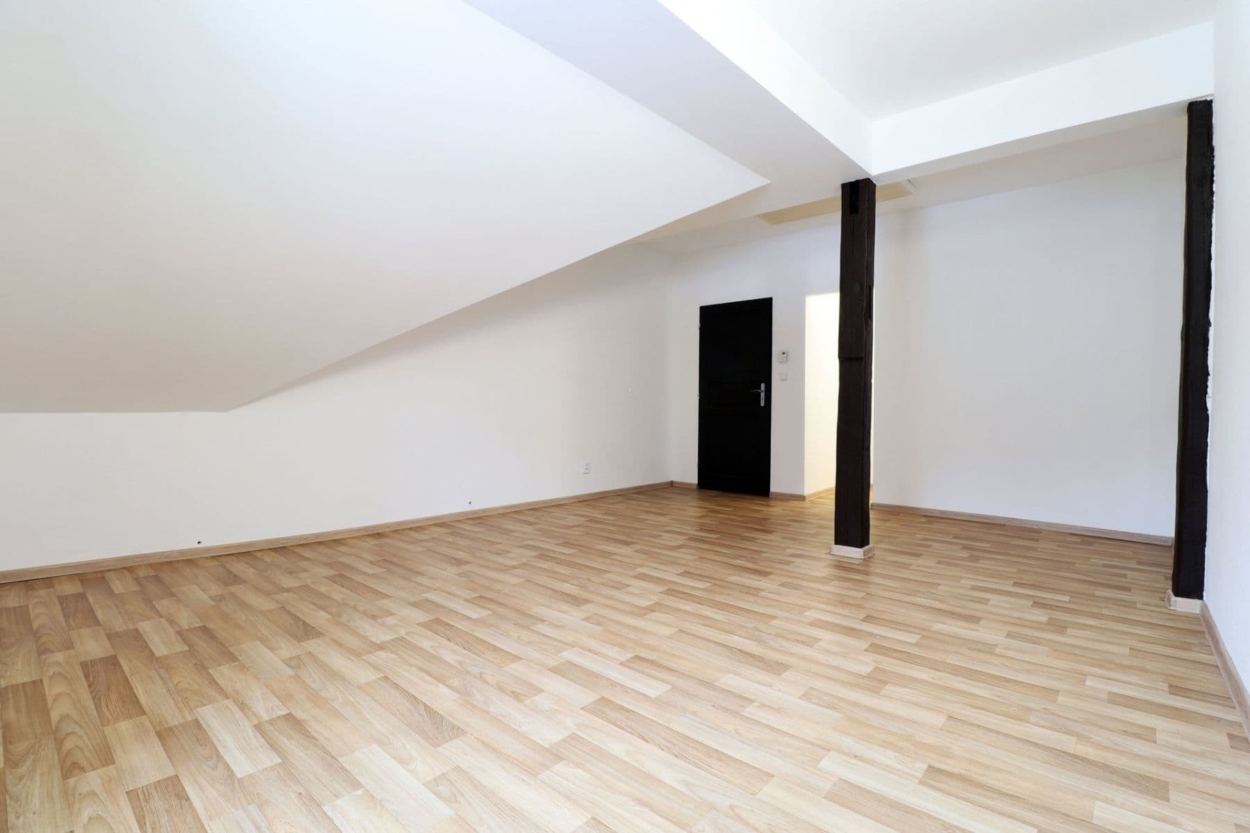 2 bedroom with open-plan kitchen flat to rent, 85 m², Jílové u Prahy, Středočeský Region 2 bedroom with open-plan kitchen flat to rent, 85 m², Jílové u Prahy, Středočeský Region