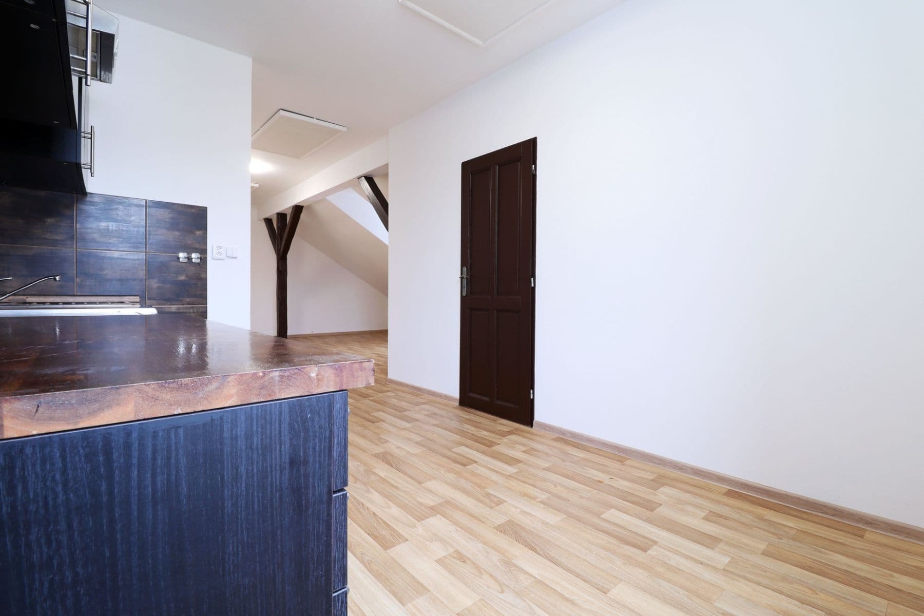 2 bedroom with open-plan kitchen flat to rent, 85 m², Jílové u Prahy, Středočeský Region 2 bedroom with open-plan kitchen flat to rent, 85 m², Jílové u Prahy, Středočeský Region