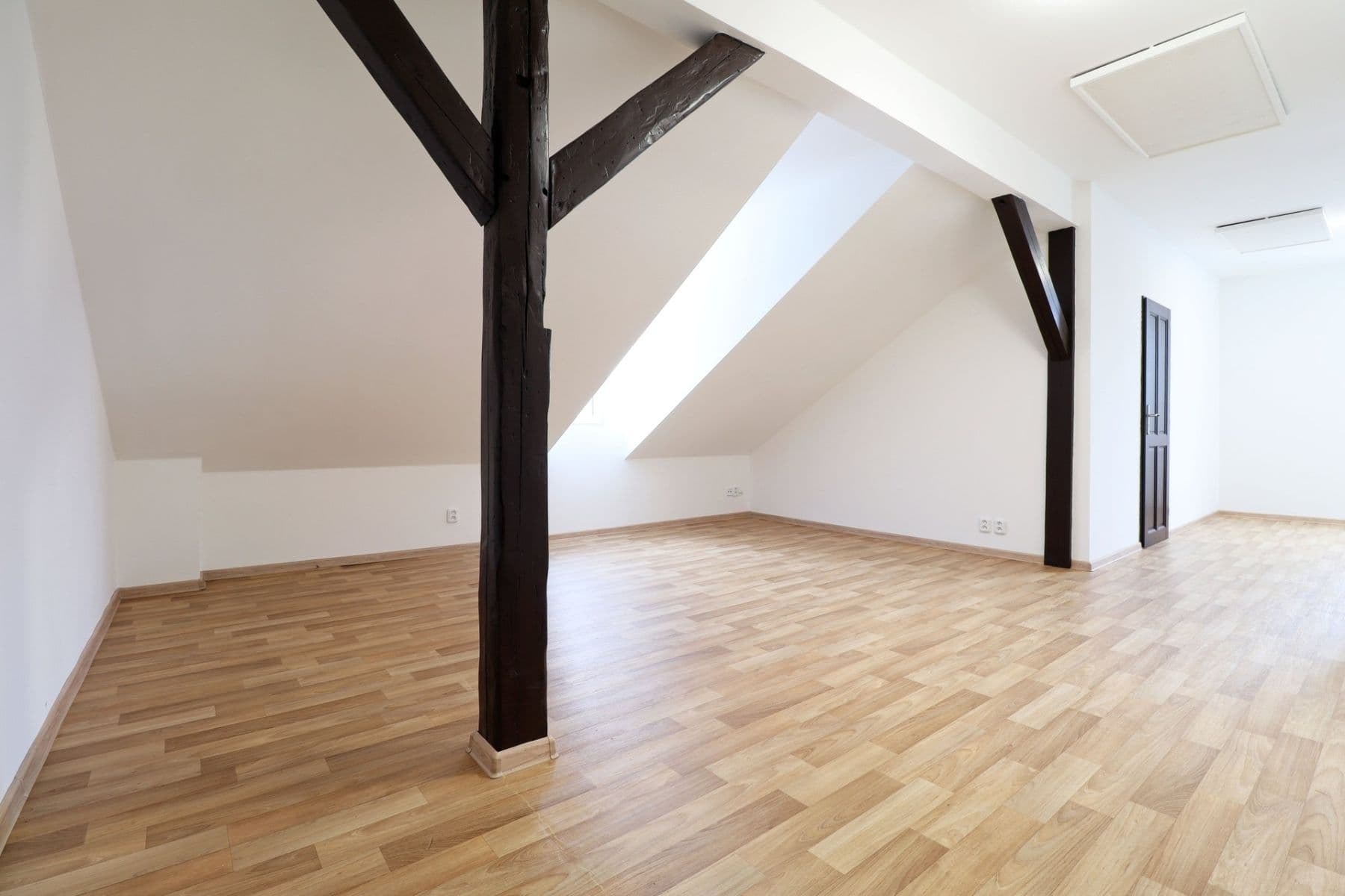 2 bedroom with open-plan kitchen flat to rent, 85 m², Jílové u Prahy, Středočeský Region 2 bedroom with open-plan kitchen flat to rent, 85 m², Jílové u Prahy, Středočeský Region