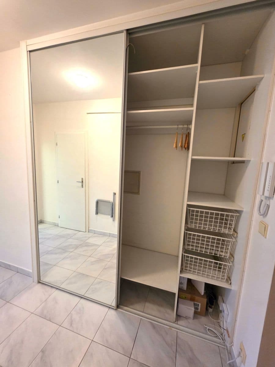 Studio flat to rent, 44 m², U Kříže, Prague, Prague Studio flat to rent, 44 m², U Kříže, Prague, Prague