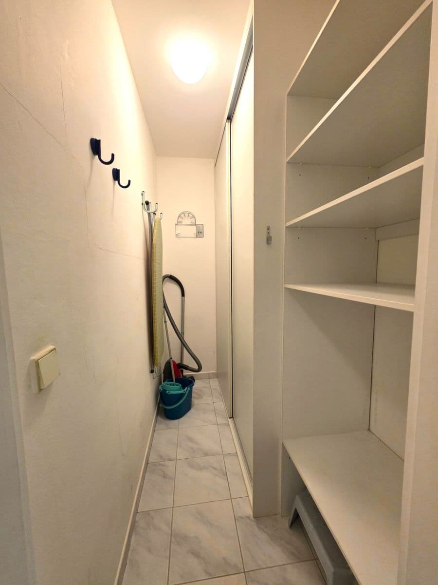 Studio flat to rent, 44 m², U Kříže, Prague, Prague Studio flat to rent, 44 m², U Kříže, Prague, Prague