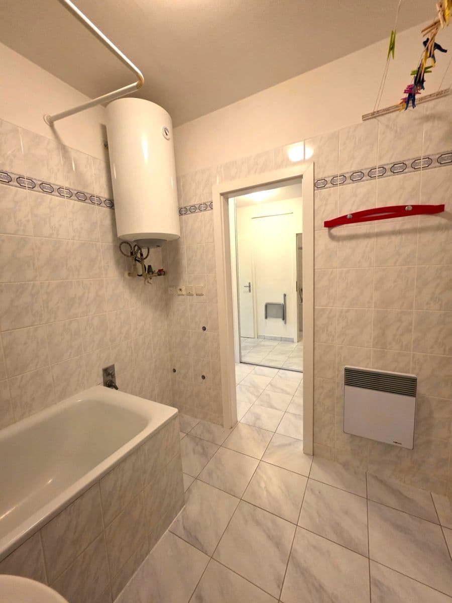 Studio flat to rent, 44 m², U Kříže, Prague, Prague Studio flat to rent, 44 m², U Kříže, Prague, Prague