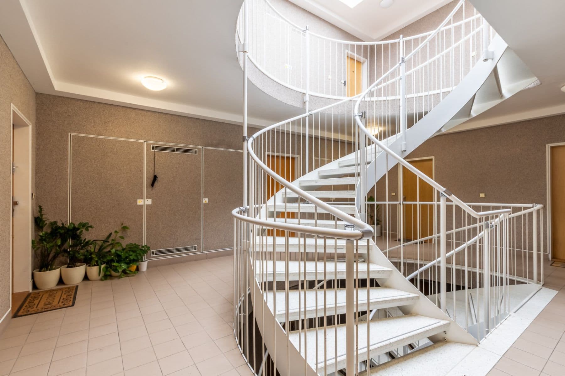 Studio flat to rent, 44 m², U Kříže, Prague, Prague Studio flat to rent, 44 m², U Kříže, Prague, Prague