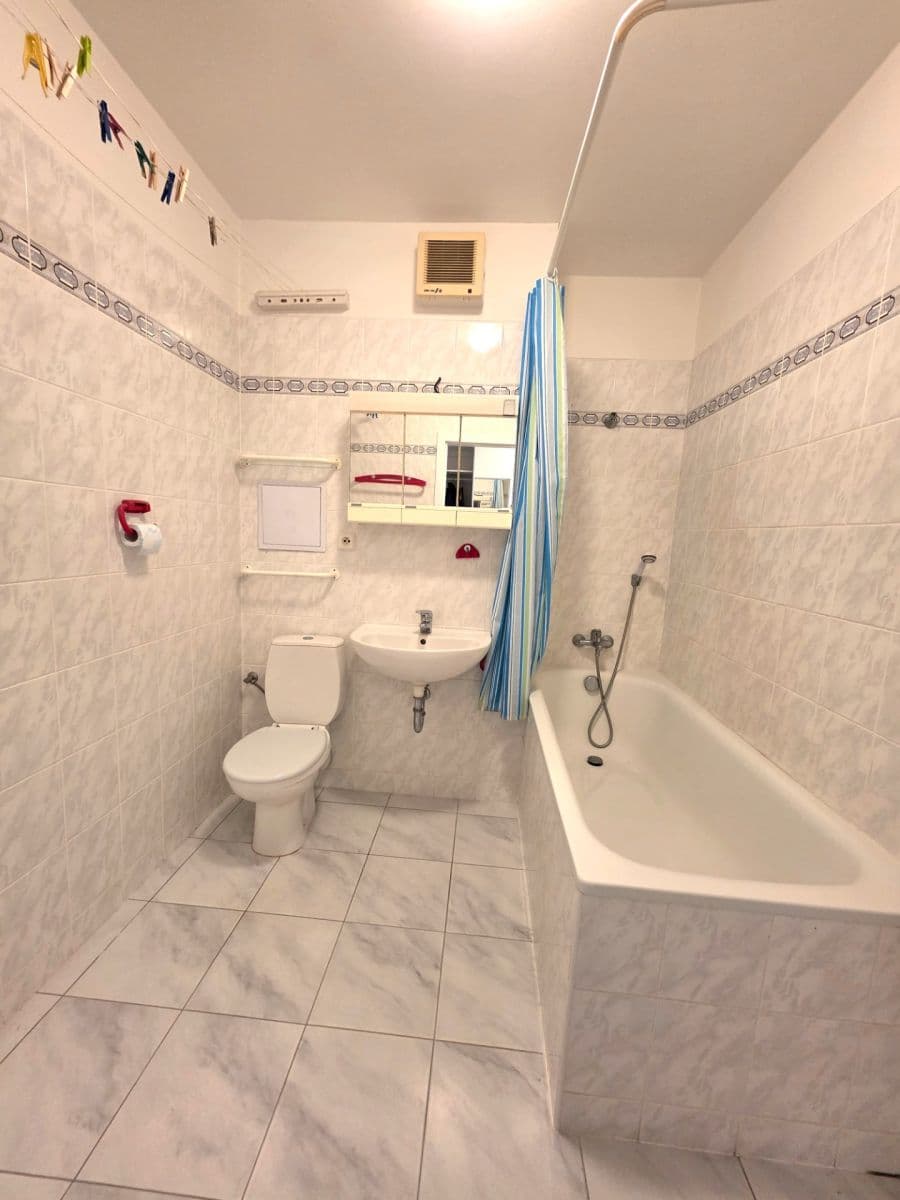 Studio flat to rent, 44 m², U Kříže, Prague, Prague Studio flat to rent, 44 m², U Kříže, Prague, Prague