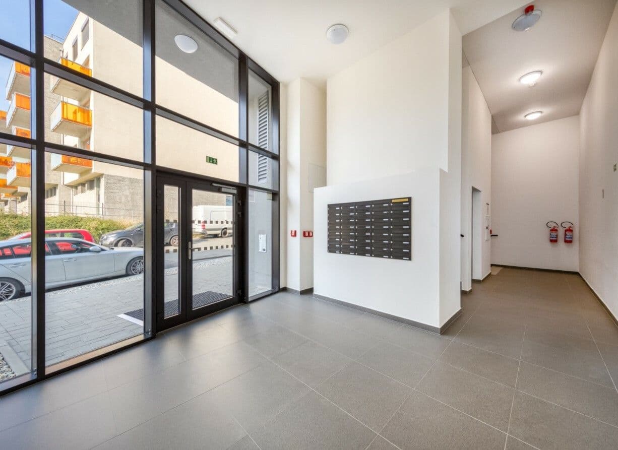 1 bedroom with open-plan kitchen flat to rent, 53 m², Československého exilu, Prague, Prague 1 bedroom with open-plan kitchen flat to rent, 53 m², Československého exilu, Prague, Prague