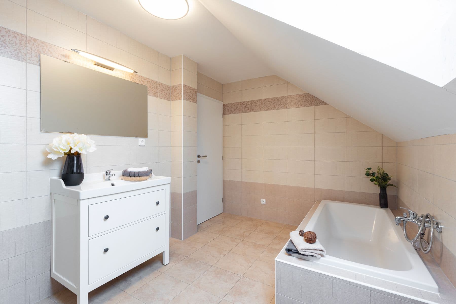 4 bedroom flat for sale, 129 m², K Vidouši, Unhošť, Středočeský Region 4 bedroom flat for sale, 129 m², K Vidouši, Unhošť, Středočeský Region