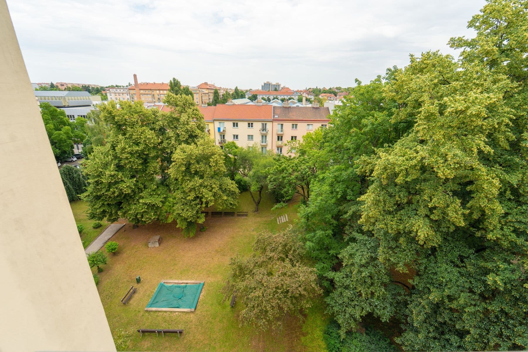 1 bedroom with open-plan kitchen flat to rent, 56 m², Viklefova, Prague, Prague 1 bedroom with open-plan kitchen flat to rent, 56 m², Viklefova, Prague, Prague