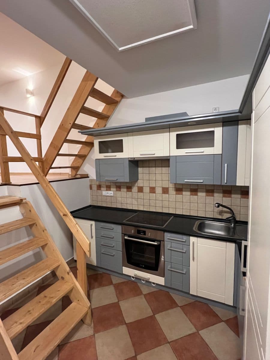 1 bedroom with open-plan kitchen flat to rent, 56 m², Viklefova, Prague, Prague 1 bedroom with open-plan kitchen flat to rent, 56 m², Viklefova, Prague, Prague