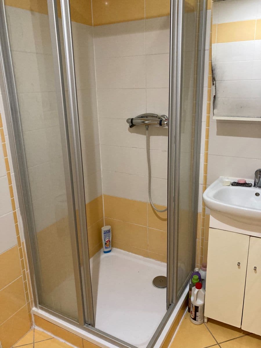 1 bedroom with open-plan kitchen flat to rent, 47 m², třída Edvarda Beneše, Hradec Králové, Královéhradecký Region 1 bedroom with open-plan kitchen flat to rent, 47 m², třída Edvarda Beneše, Hradec Králové, Královéhradecký Region