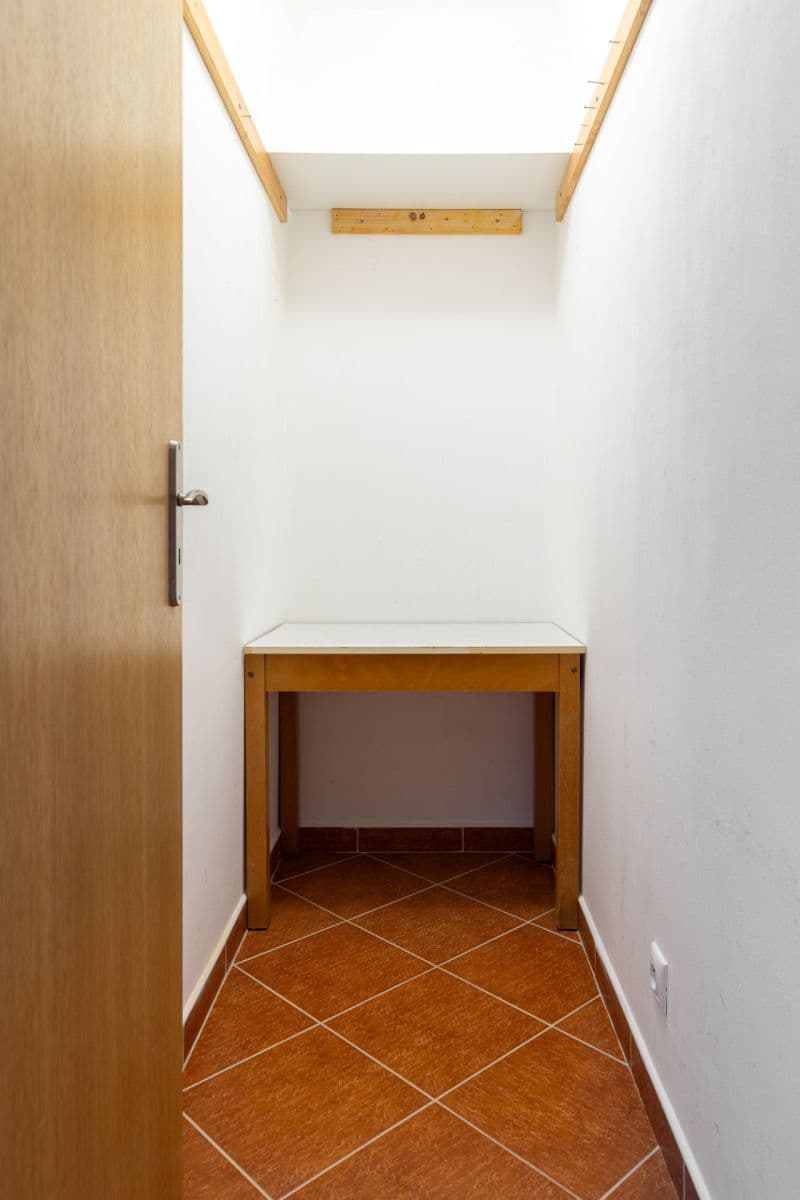 1 bedroom with open-plan kitchen flat to rent, 63 m², Šátalská, Prague, Prague 1 bedroom with open-plan kitchen flat to rent, 63 m², Šátalská, Prague, Prague