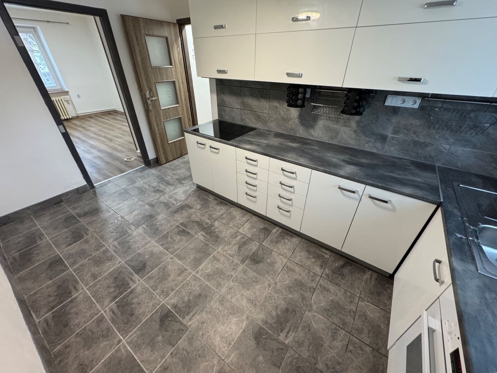 2 bedroom flat to rent, 50 m², Jilemnického, Pardubice, Pardubický Region 2 bedroom flat to rent, 50 m², Jilemnického, Pardubice, Pardubický Region