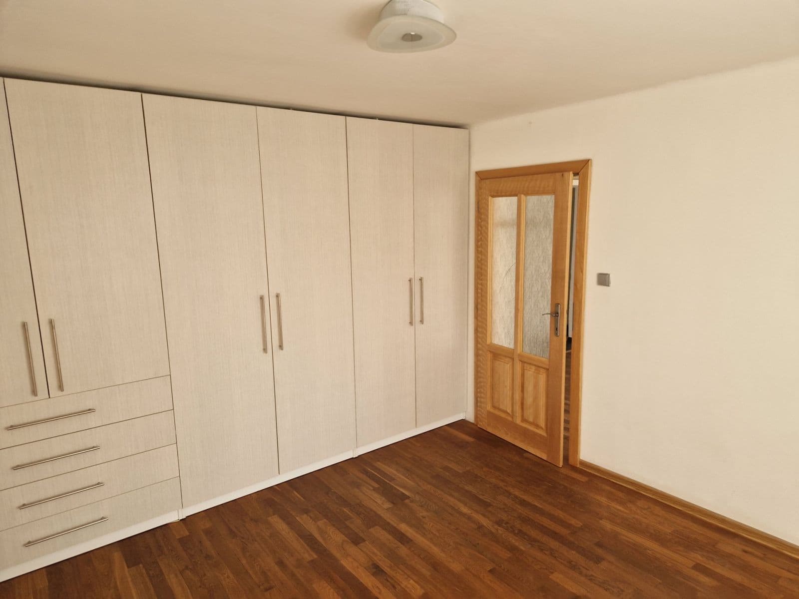 1 bedroom with open-plan kitchen flat to rent, 52 m², Třída Míru, Beroun, Středočeský Region 1 bedroom with open-plan kitchen flat to rent, 52 m², Třída Míru, Beroun, Středočeský Region