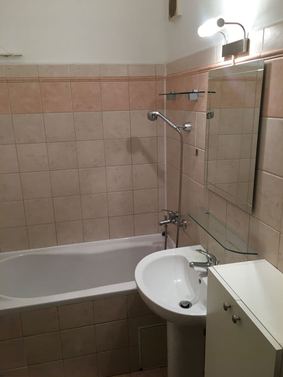 1 bedroom with open-plan kitchen flat to rent, 42 m², Školská, Hostivice, Středočeský Region 1 bedroom with open-plan kitchen flat to rent, 42 m², Školská, Hostivice, Středočeský Region