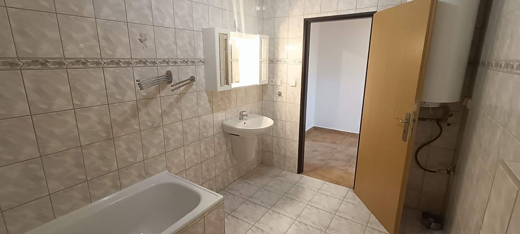 1 bedroom with open-plan kitchen flat to rent, 45 m², Hronovická, Pardubice, Pardubický Region 1 bedroom with open-plan kitchen flat to rent, 45 m², Hronovická, Pardubice, Pardubický Region
