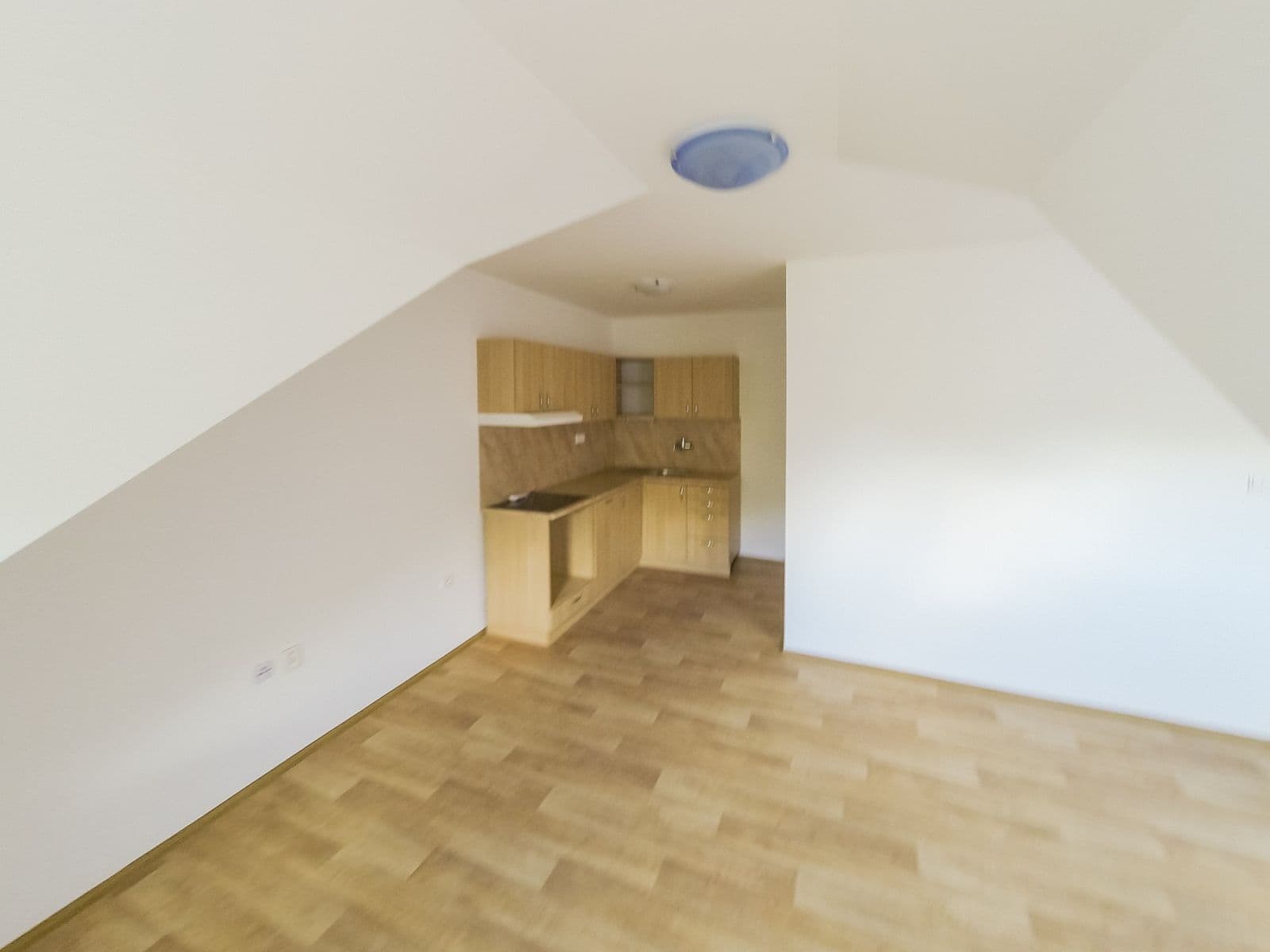 1 bedroom with open-plan kitchen flat to rent, 35 m², Bratří Čapků, Hradec Králové, Královéhradecký Region 1 bedroom with open-plan kitchen flat to rent, 35 m², Bratří Čapků, Hradec Králové, Královéhradecký Region