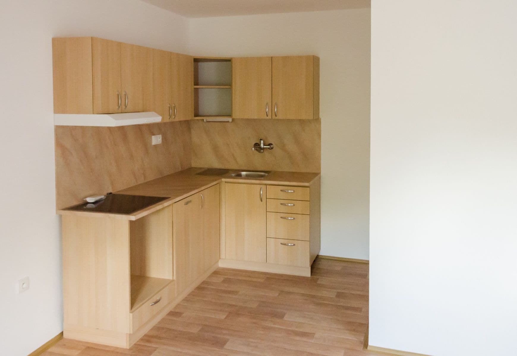 1 bedroom with open-plan kitchen flat to rent, 35 m², Bratří Čapků, Hradec Králové, Královéhradecký Region 1 bedroom with open-plan kitchen flat to rent, 35 m², Bratří Čapků, Hradec Králové, Královéhradecký Region