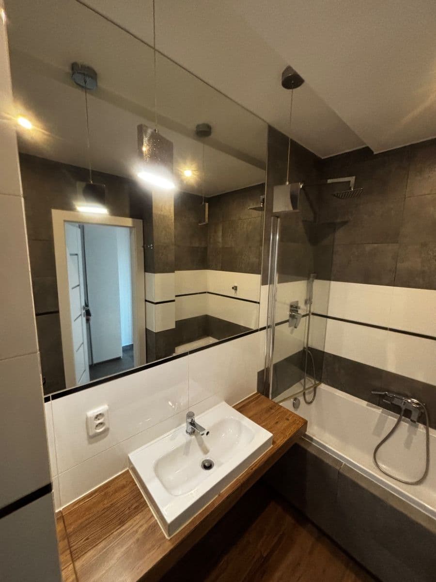 1 bedroom with open-plan kitchen flat to rent, 54 m², Na Kopci, Karviná, Moravskoslezský Region 1 bedroom with open-plan kitchen flat to rent, 54 m², Na Kopci, Karviná, Moravskoslezský Region