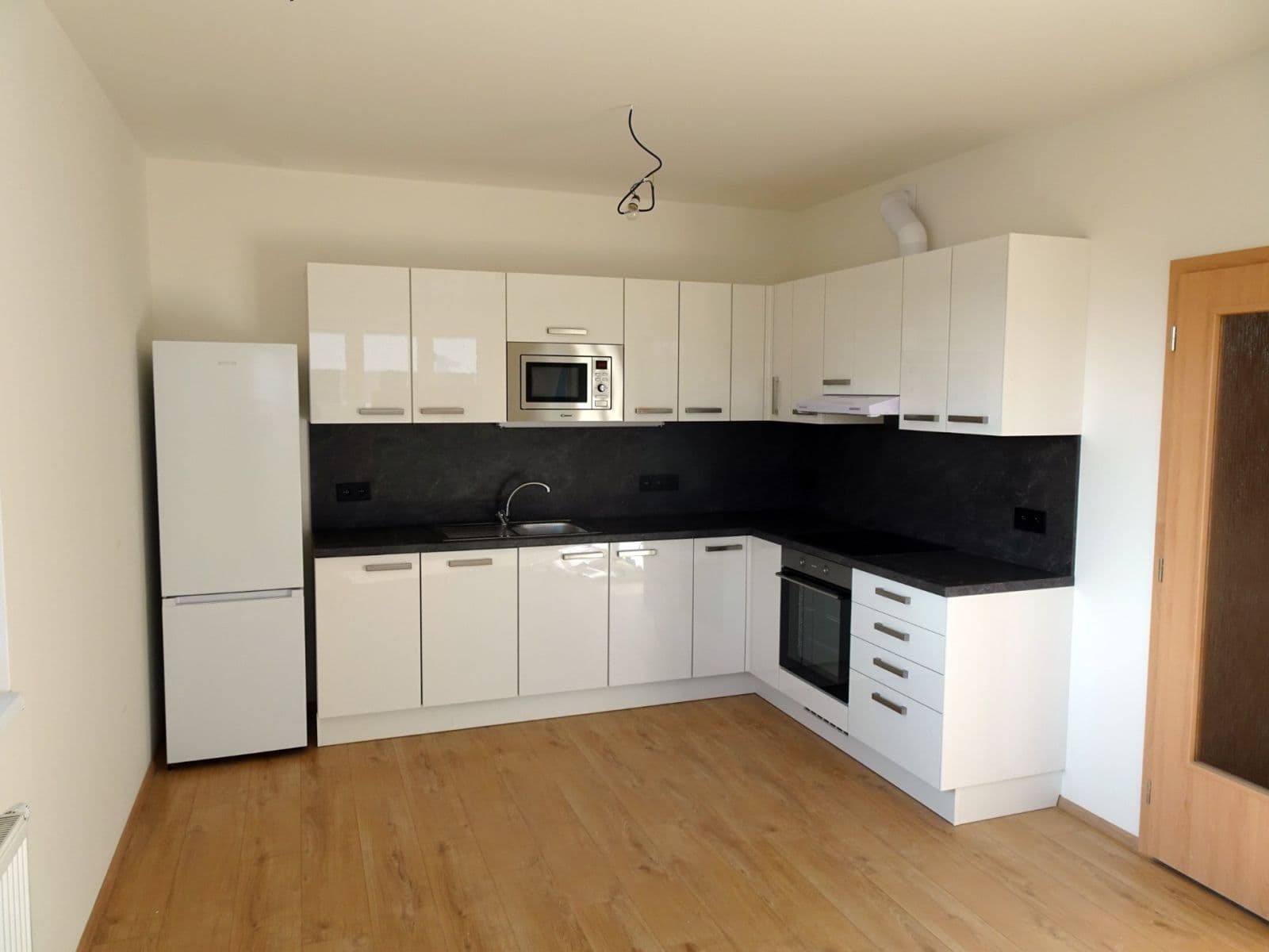 2 bedroom with open-plan kitchen flat to rent, 63 m², Miloše Havla, Prague, Prague 2 bedroom with open-plan kitchen flat to rent, 63 m², Miloše Havla, Prague, Prague