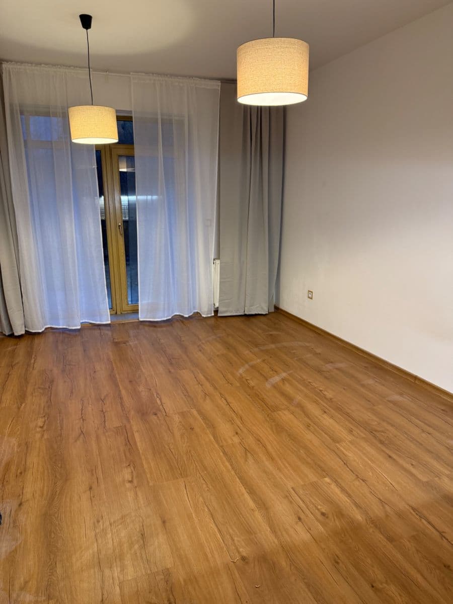 Studio flat to rent, 36 m², Na Hrázce, Hradec Králové, Královéhradecký Region Studio flat to rent, 36 m², Na Hrázce, Hradec Králové, Královéhradecký Region