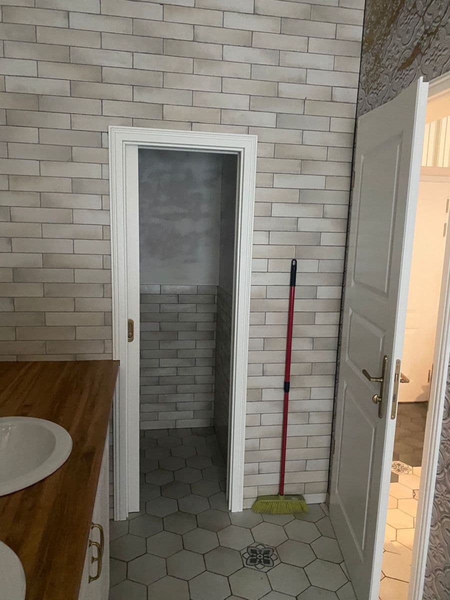 1 bedroom with open-plan kitchen flat to rent, 68 m², Peckova, Prague, Prague 1 bedroom with open-plan kitchen flat to rent, 68 m², Peckova, Prague, Prague