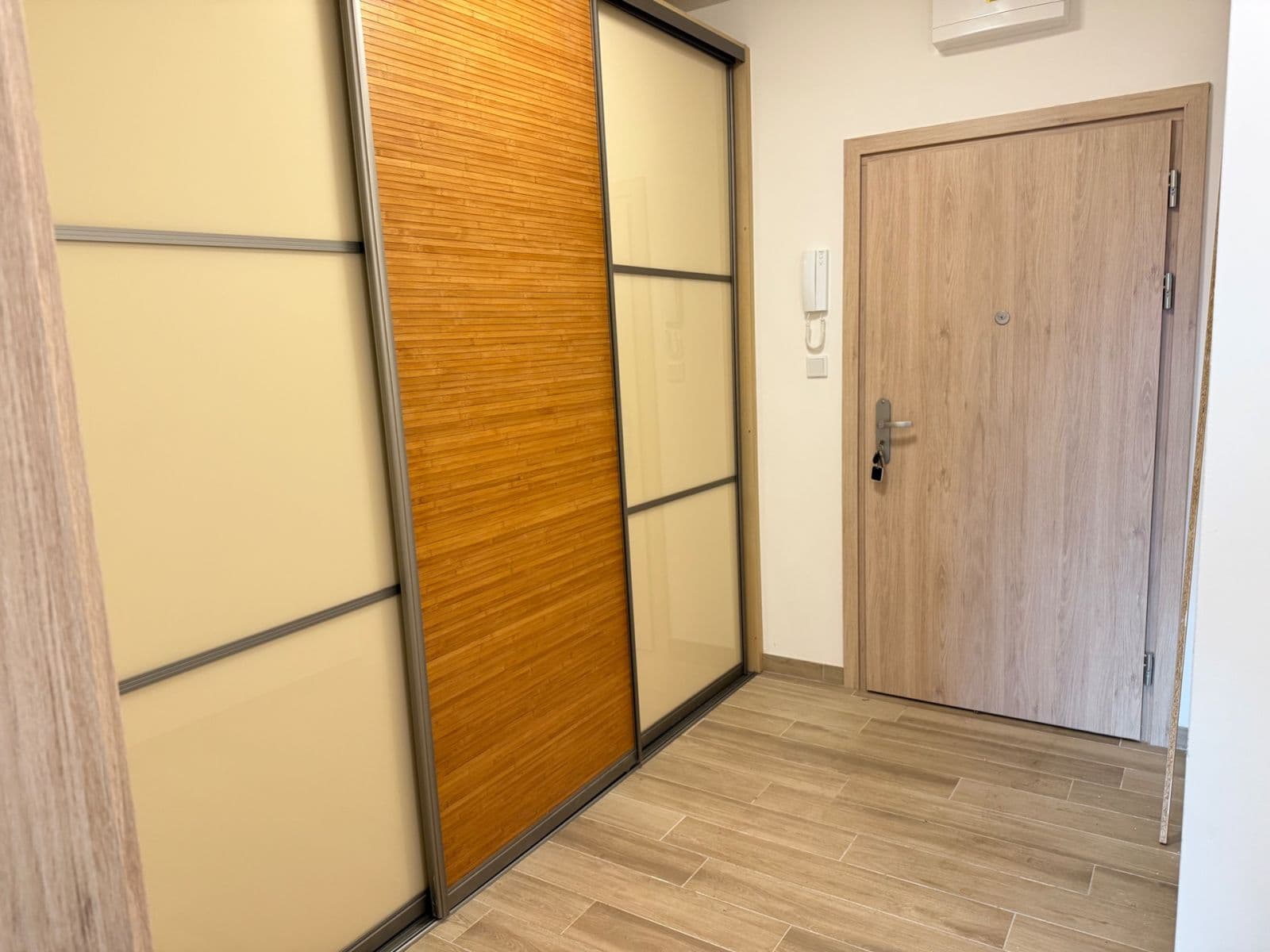 1 bedroom with open-plan kitchen flat to rent, 50 m², Lázeňská, Slaný, Středočeský Region 1 bedroom with open-plan kitchen flat to rent, 50 m², Lázeňská, Slaný, Středočeský Region