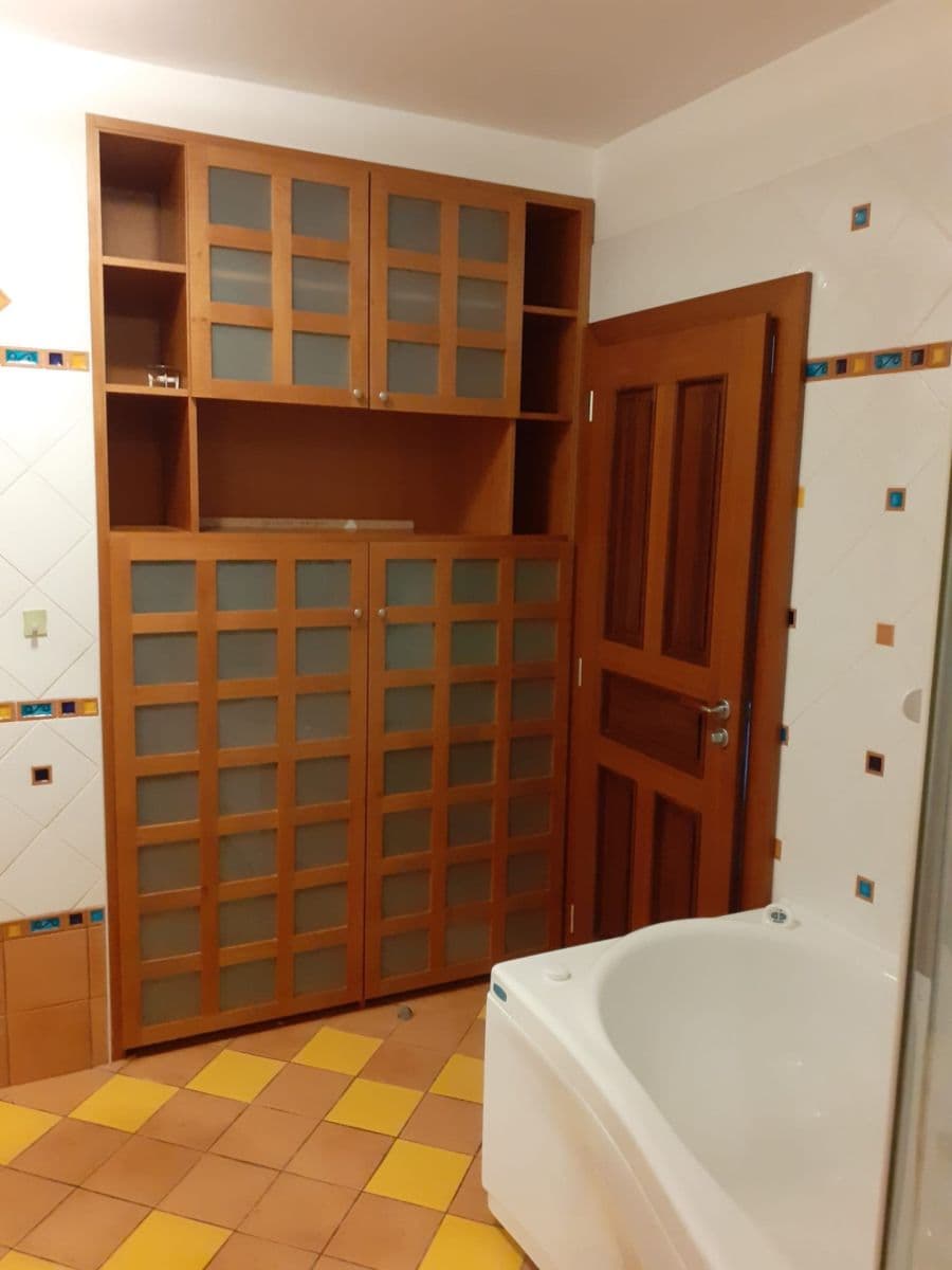 5 bedroom flat to rent, 160 m², 28. pluku, Prague, Prague 5 bedroom flat to rent, 160 m², 28. pluku, Prague, Prague