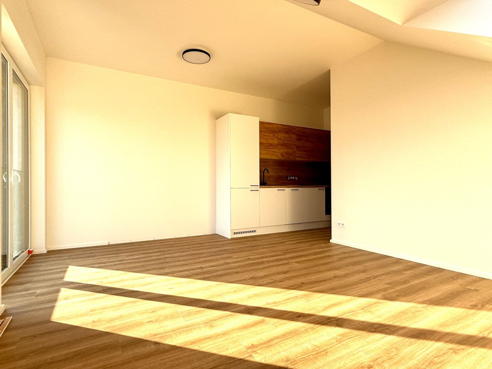 2 bedroom with open-plan kitchen flat to rent, 58 m², Rýznerova, Únětice, Středočeský Region 2 bedroom with open-plan kitchen flat to rent, 58 m², Rýznerova, Únětice, Středočeský Region