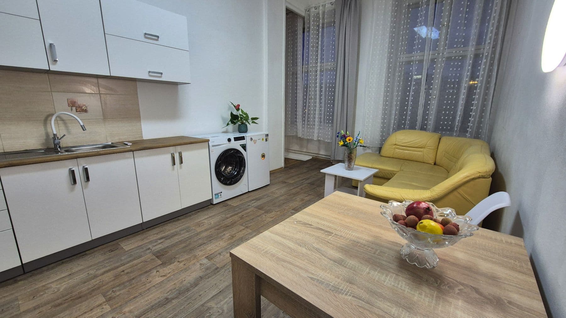 1 bedroom with open-plan kitchen flat to rent, 55 m², Bolzanova, Prague, Prague 1 bedroom with open-plan kitchen flat to rent, 55 m², Bolzanova, Prague, Prague