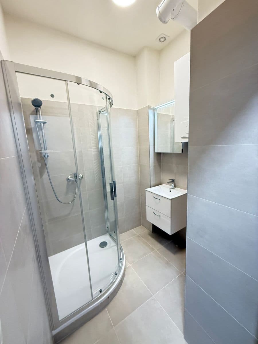 3 bedroom flat to rent, 86 m², Seifertova, Prague, Prague 3 bedroom flat to rent, 86 m², Seifertova, Prague, Prague