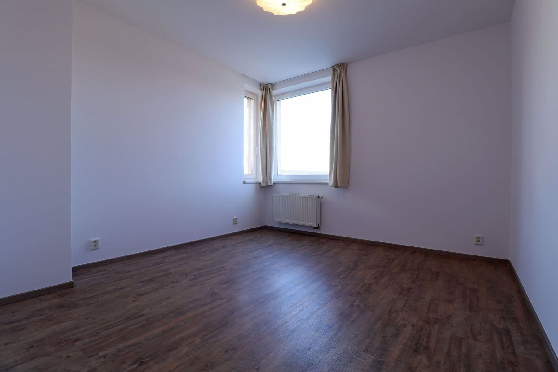 2 bedroom with open-plan kitchen flat to rent, 76 m², Pastevců, Prague, Prague 2 bedroom with open-plan kitchen flat to rent, 76 m², Pastevců, Prague, Prague