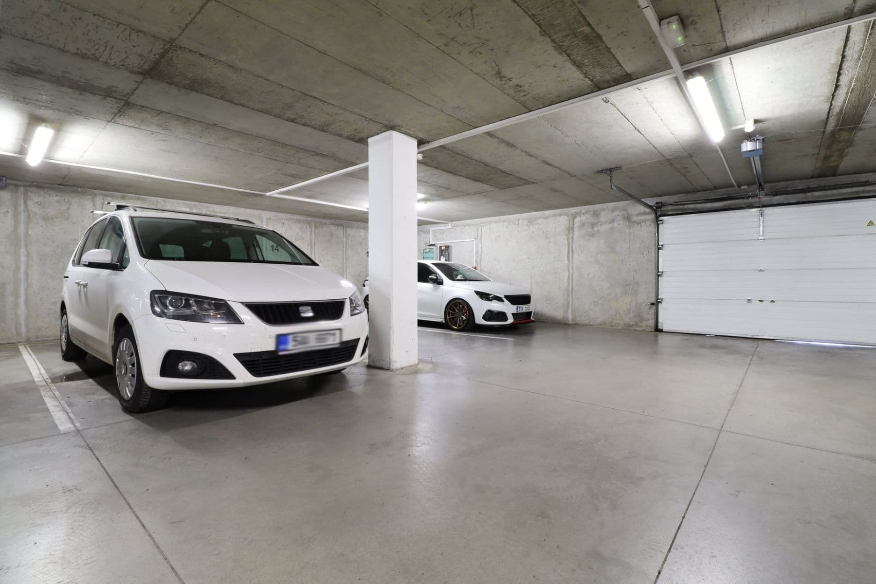 2 bedroom with open-plan kitchen flat to rent, 76 m², Pastevců, Prague, Prague 2 bedroom with open-plan kitchen flat to rent, 76 m², Pastevců, Prague, Prague