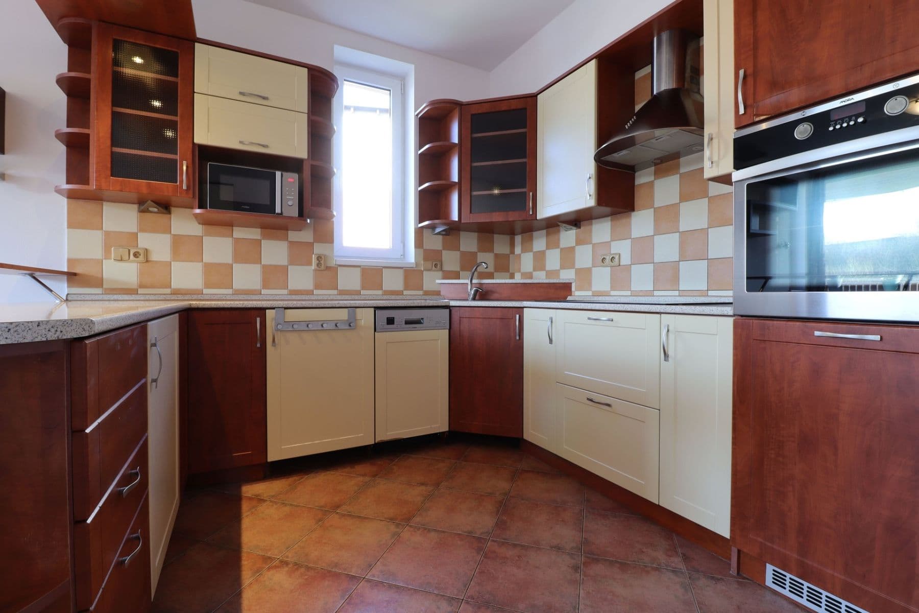 2 bedroom with open-plan kitchen flat to rent, 76 m², Pastevců, Prague, Prague 2 bedroom with open-plan kitchen flat to rent, 76 m², Pastevců, Prague, Prague