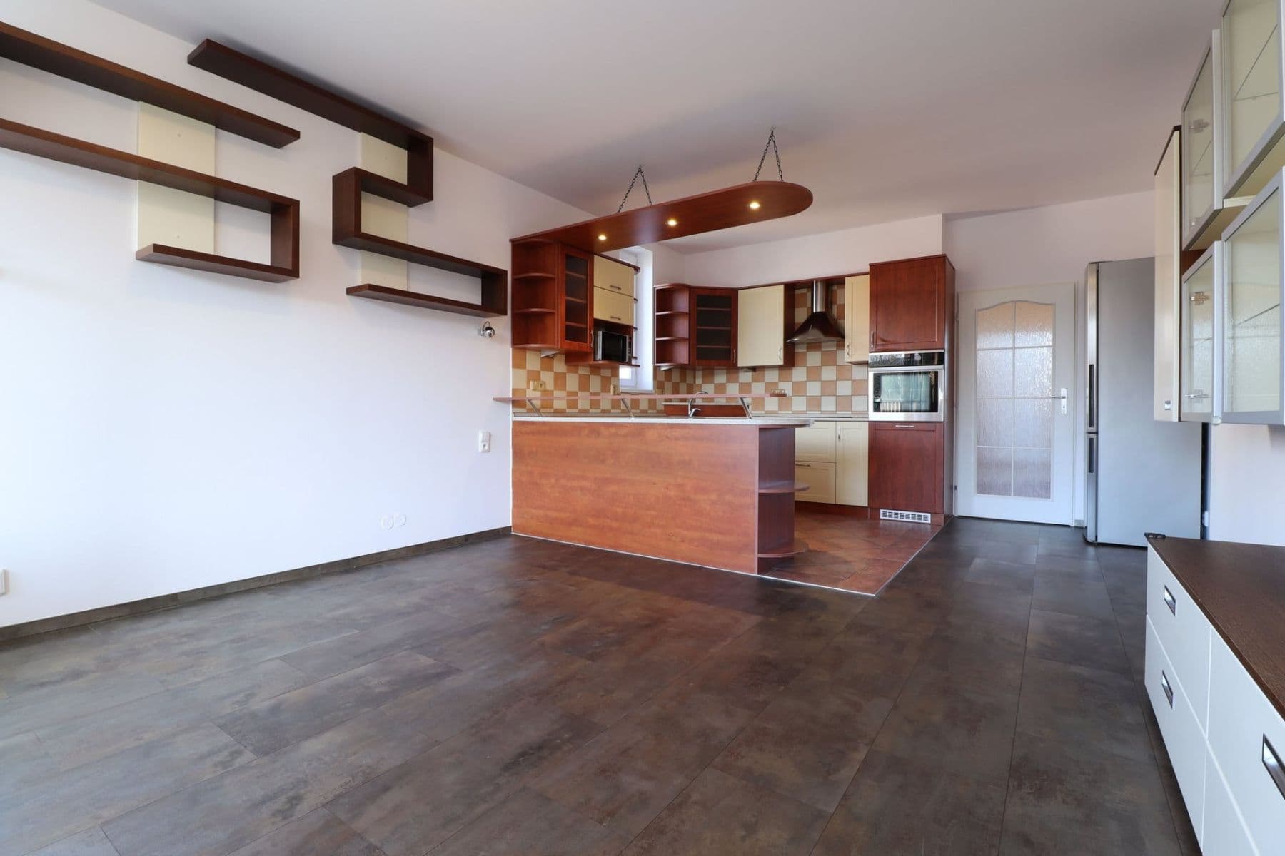 2 bedroom with open-plan kitchen flat to rent, 76 m², Pastevců, Prague, Prague 2 bedroom with open-plan kitchen flat to rent, 76 m², Pastevců, Prague, Prague