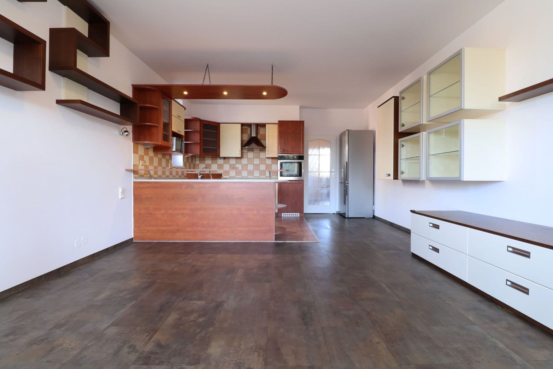 2 bedroom with open-plan kitchen flat to rent, 76 m², Pastevců, Prague, Prague 2 bedroom with open-plan kitchen flat to rent, 76 m², Pastevců, Prague, Prague