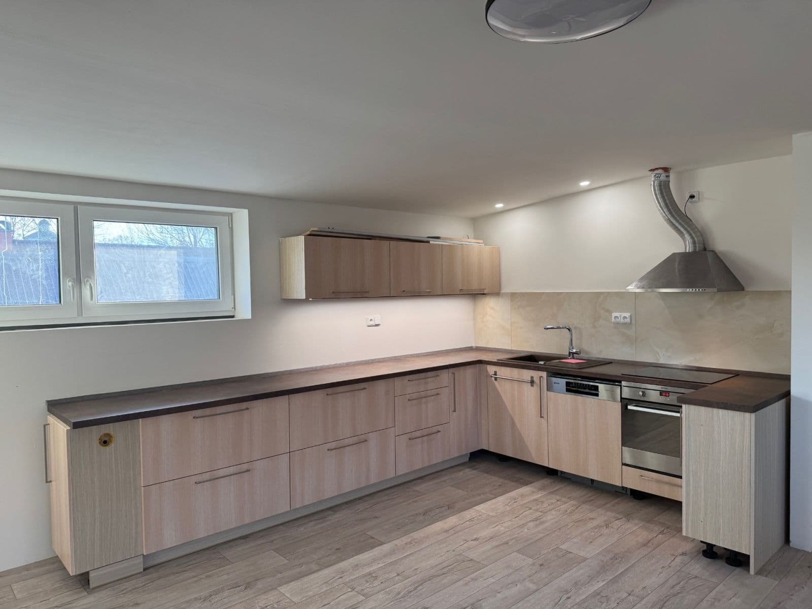 1 bedroom with open-plan kitchen flat to rent, 55 m², Štenclova, Dašice, Pardubický Region 1 bedroom with open-plan kitchen flat to rent, 55 m², Štenclova, Dašice, Pardubický Region