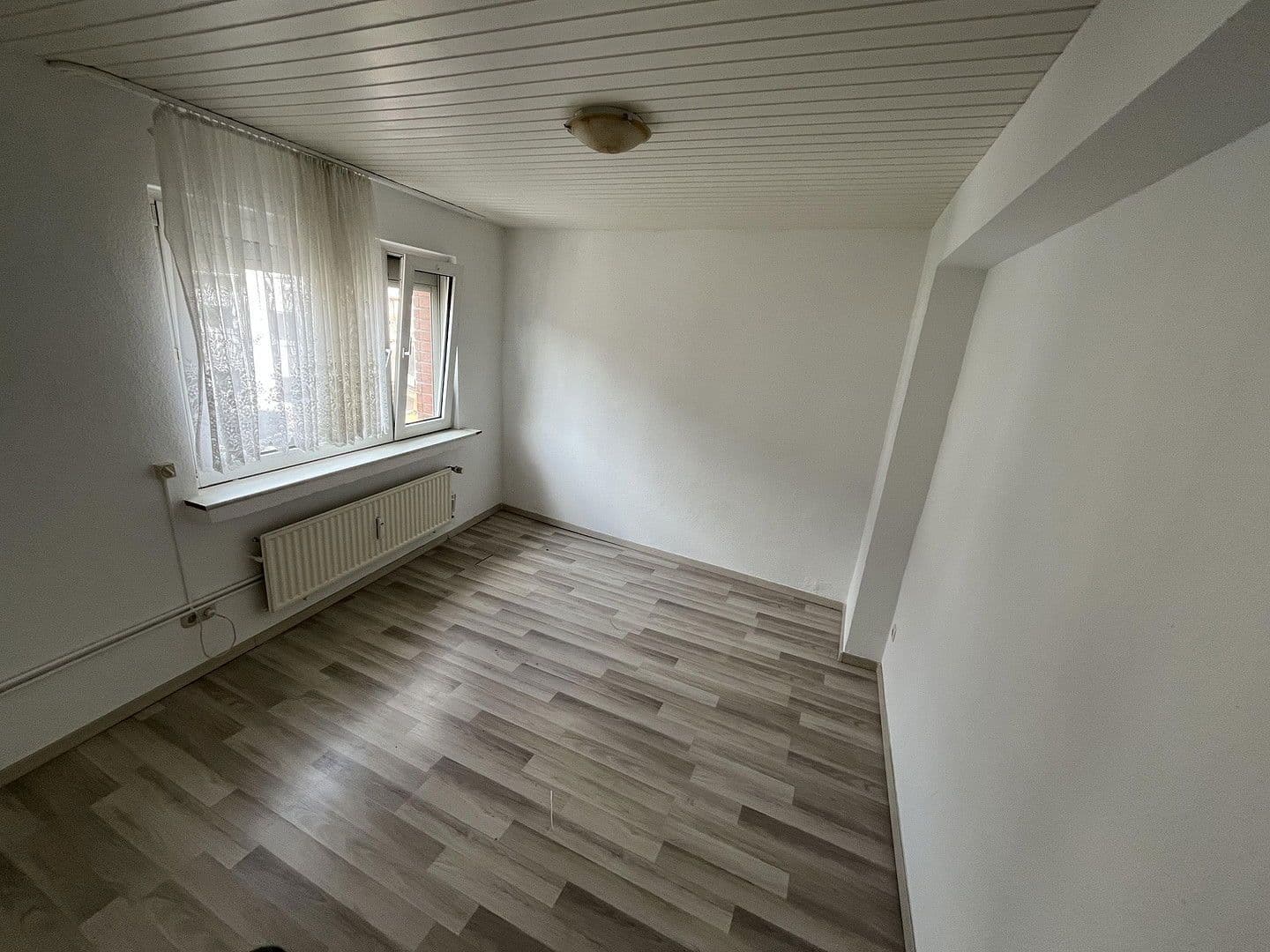 2 bedroom with open-plan kitchen flat to rent, 104 m², Bergstraße 26, Hürth, North Rhine-Westphalia 2 bedroom with open-plan kitchen flat to rent, 104 m², Bergstraße 26, Hürth, North Rhine-Westphalia