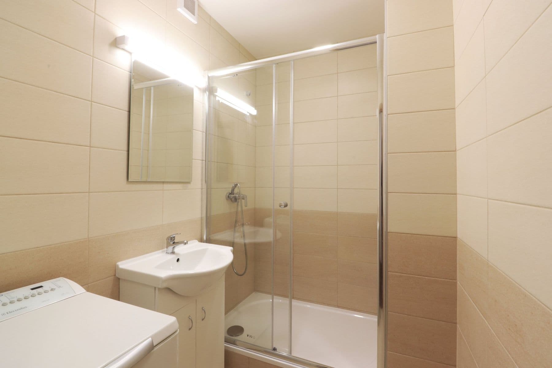 1 bedroom with open-plan kitchen flat to rent, 39 m², Švédská, Kladno, Středočeský Region 1 bedroom with open-plan kitchen flat to rent, 39 m², Švédská, Kladno, Středočeský Region